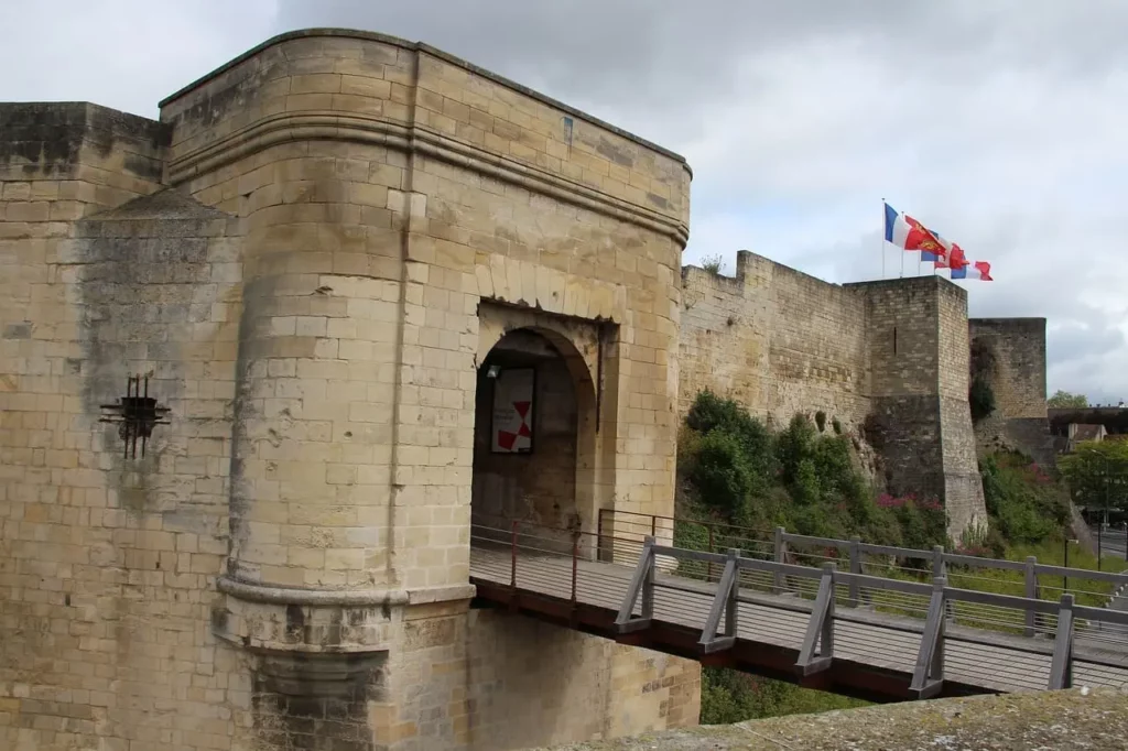 Entrée du Château de Caen, point de repère pour les investisseurs intéressés par la loi Denormandie à Caen.