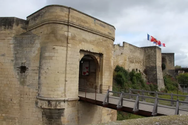Entrée du Château de Caen, point de repère pour les investisseurs intéressés par la loi Denormandie à Caen.