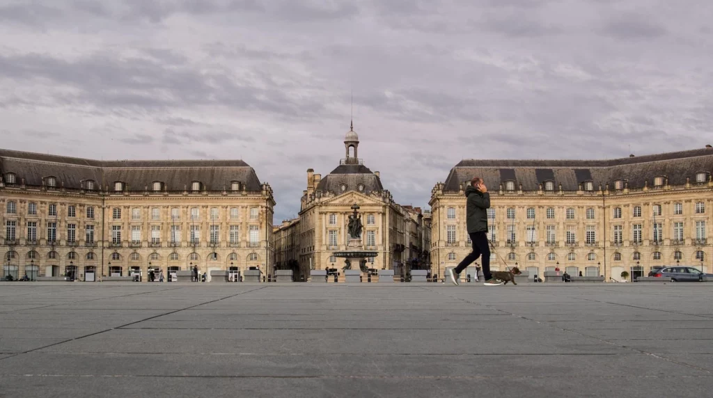 Place de la Bourse à Bordeaux, emblème du marché immobilier Bordeaux dans l’ancien patrimonial